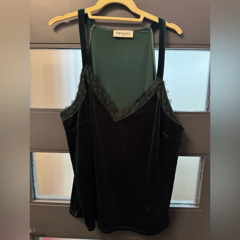 Gorgeous emerald green velvet tank